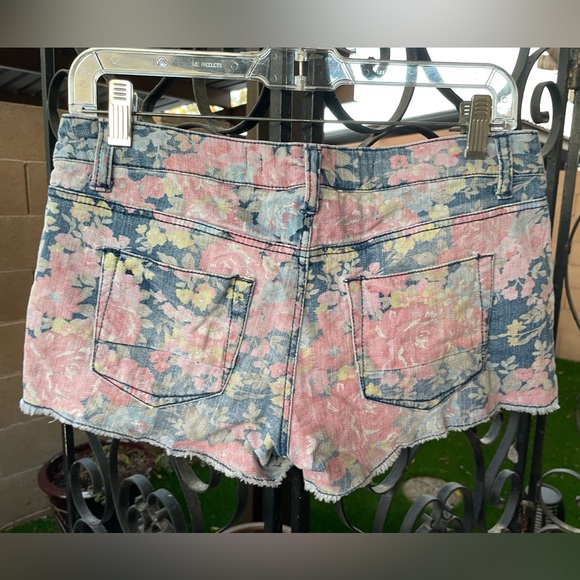 Tinseltown Denim Couture Distressed Floral Shorts Embellished Cooper Accent Sz 5 - Picture 4 of 15